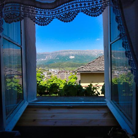 Guest House Denis Гірокастра Екстер'єр фото