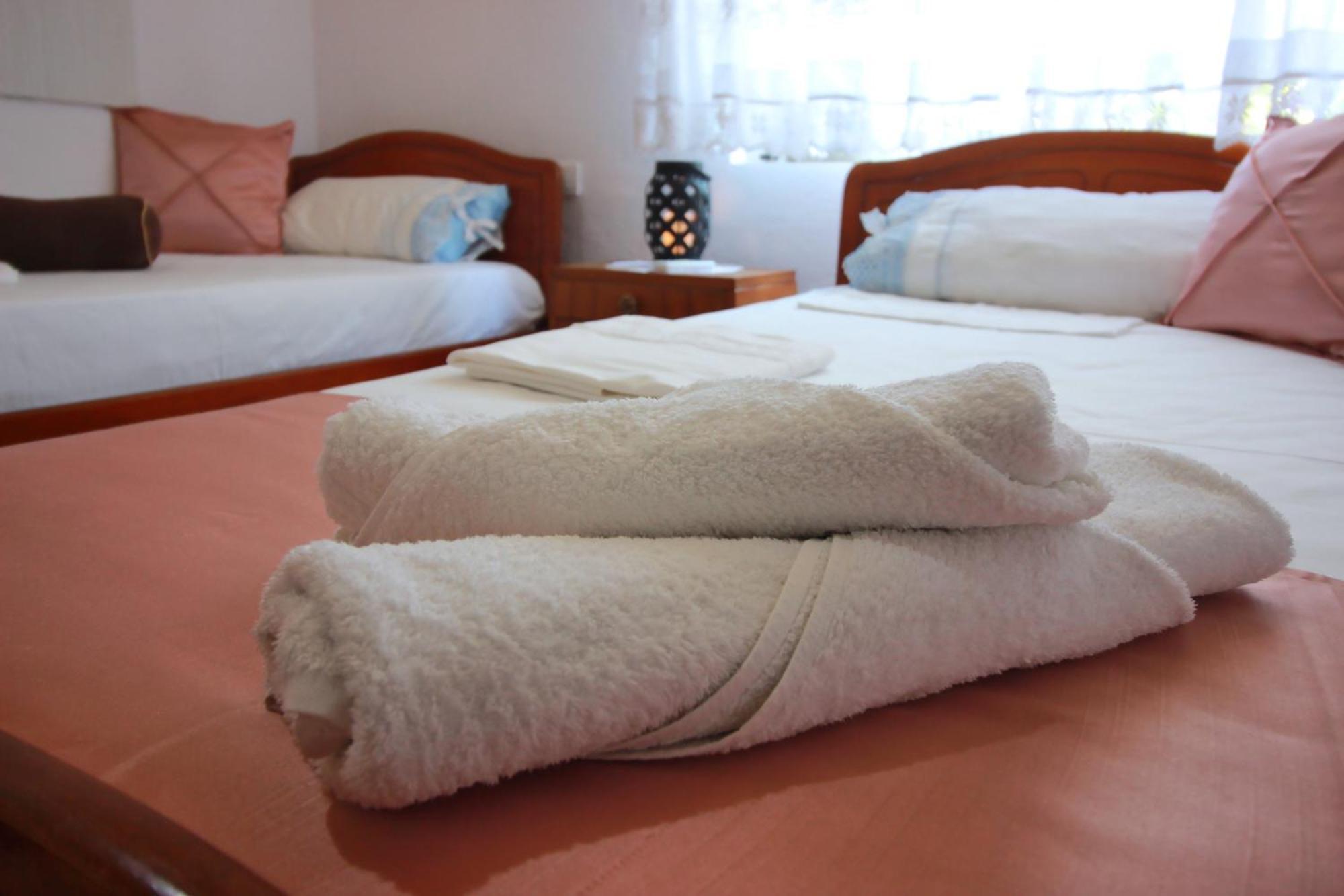 Guest House Denis Гірокастра Екстер'єр фото